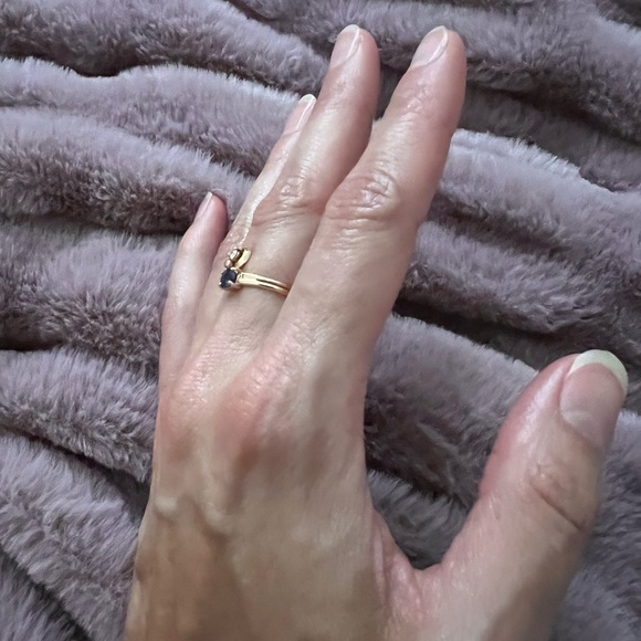 14k Yellow Gold, Dark Blue Round Sapphire, & Round Diamond, Ring, Size 6. - Picture 10 of 12